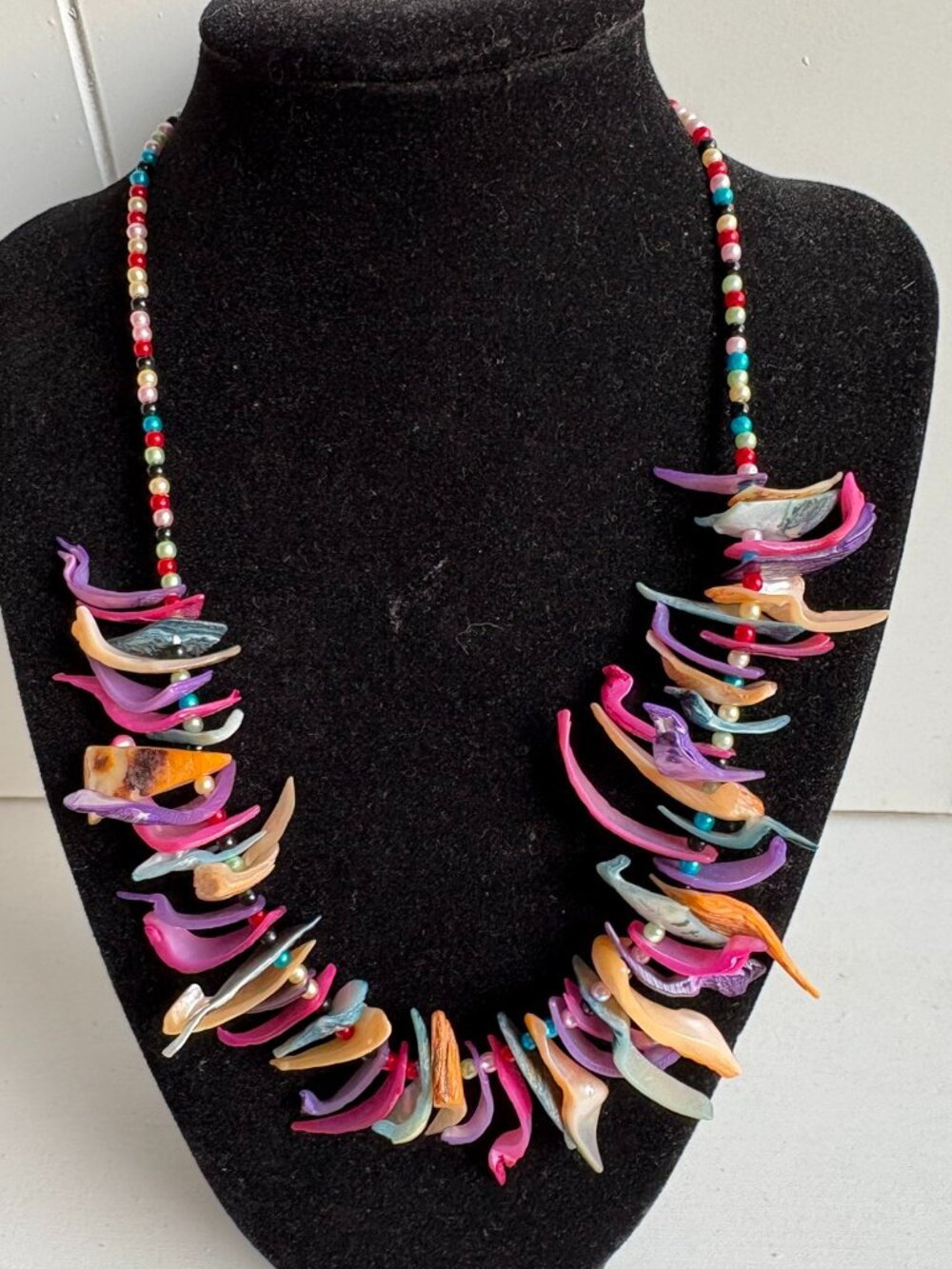 Colorful necklace with vintage screw clasp